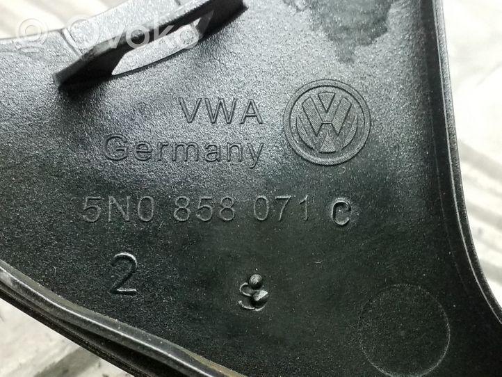 Volkswagen Tiguan Radion/GPS-laitteen pääyksikön kehys 5N0858071C