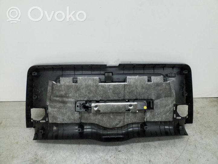 Audi Q5 SQ5 Takaluukun alaosan verhoilu 8R0867979B