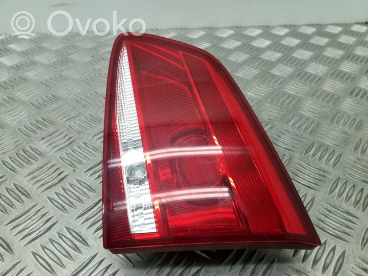 Volkswagen PASSAT B7 Lampy tylnej klapy bagażnika 3AF945094J