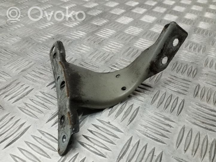 Seat Exeo (3R) Lokasuojan kannake 8E0821136A