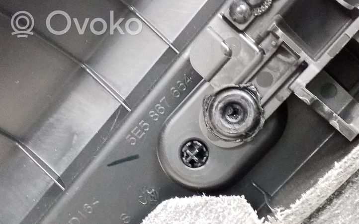 Skoda Octavia Mk3 (5E) Boczki / Poszycie drzwi tylnych 5E5867212