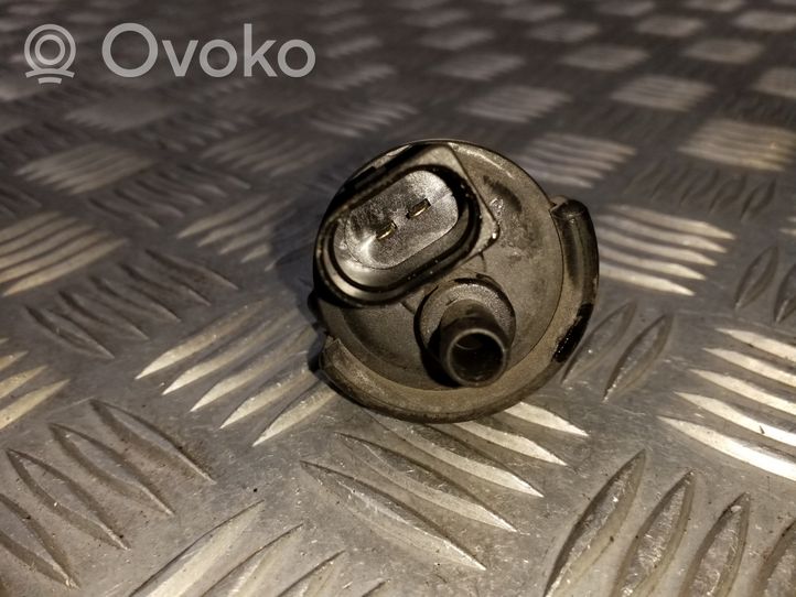 Volkswagen Golf V Cześć układu próżniowego turbosprężarki 058133459