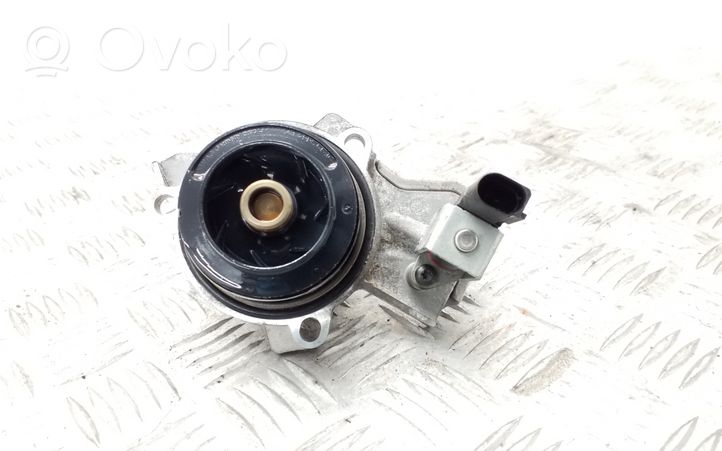 Skoda Fabia Mk3 (NJ) Pompe de circulation d'eau 04B121011D