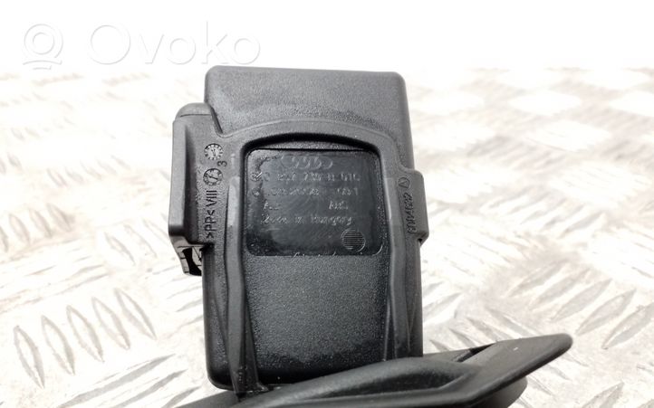 Audi A4 S4 B8 8K Boucle de ceinture de sécurité arrière centrale 8K0857797