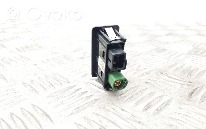 Seat Leon (5F) USB-pistokeliitin 5G0035222