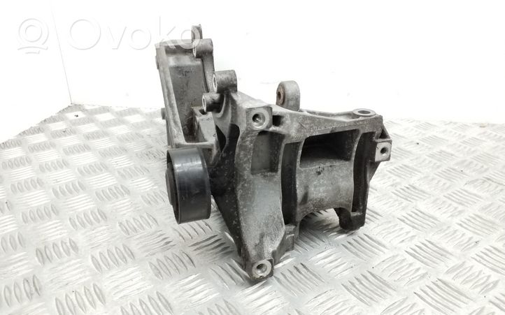 Audi A4 S4 B8 8K Supporto del generatore/alternatore 03L903139E