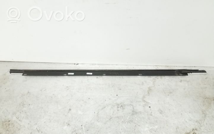 Seat Exeo (3R) Priekinių durų stiklo apdaila 8E0853283G