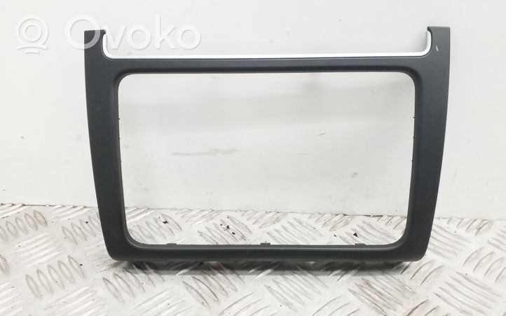 Volkswagen Polo V 6R Konsola środkowa / Radio / GPS 6R0858069