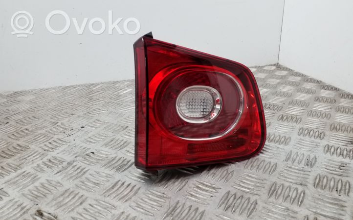 Volkswagen Tiguan Lampy tylnej klapy bagażnika 5N0945093C