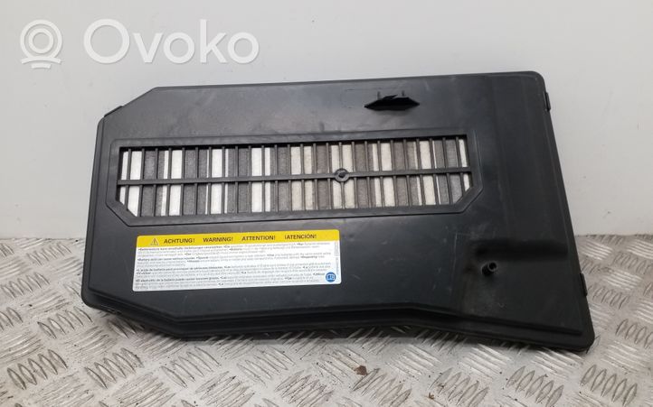 Volkswagen Touareg II Couvercle de boîtier de batterie 7L0864643B