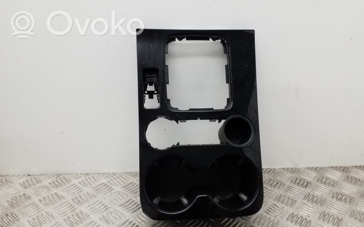 Volkswagen Touareg II Rivestimento in plastica cornice della leva del cambio 7P1863216A