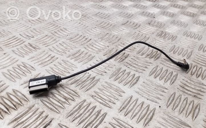 Volkswagen Touareg II Connettore plug in AUX 7P6035443