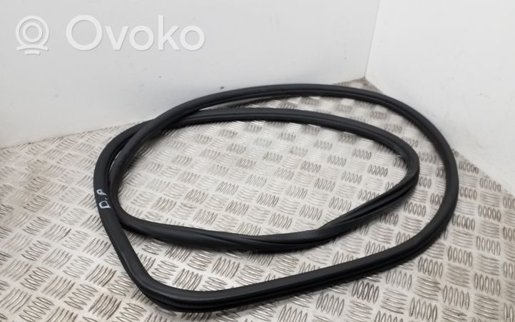 Volkswagen Touareg II Front door rubber seal 7P0867365B