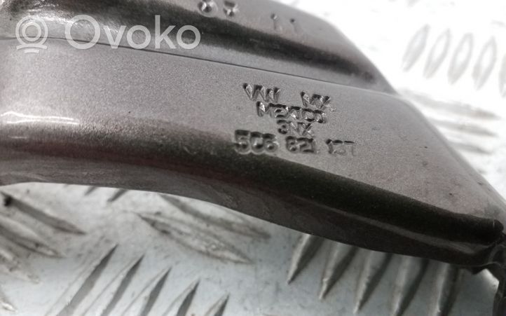 Volkswagen Jetta VI Uchwyt / Mocowanie błotnika przedniego 5C6821137