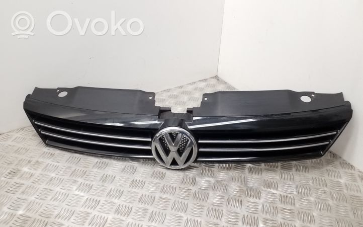 Volkswagen Jetta VI Grotelės priekinės 5C6853653