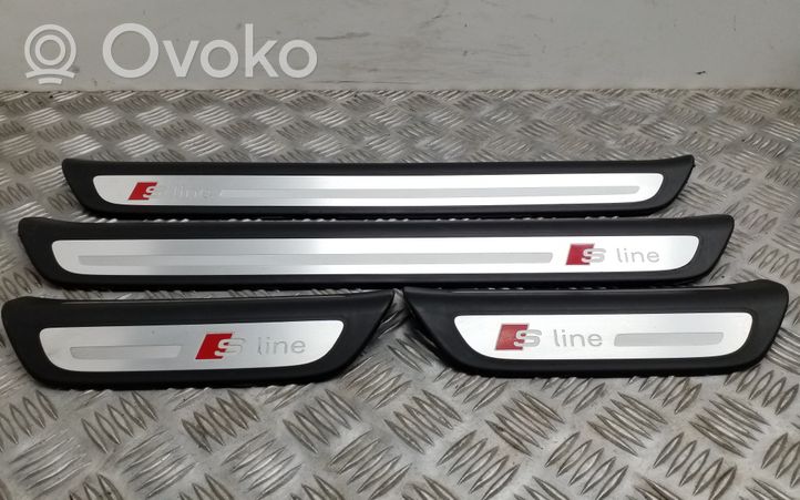 Audi Q3 8U Etuoven kynnyksen suojalista 8U0853373B