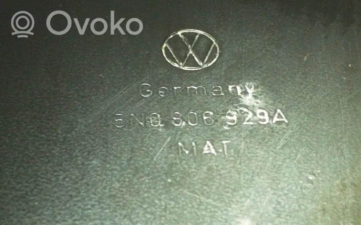 Volkswagen Tiguan Jäähdyttimen kehyksen suojapaneelin kiinnike 5N0806929A