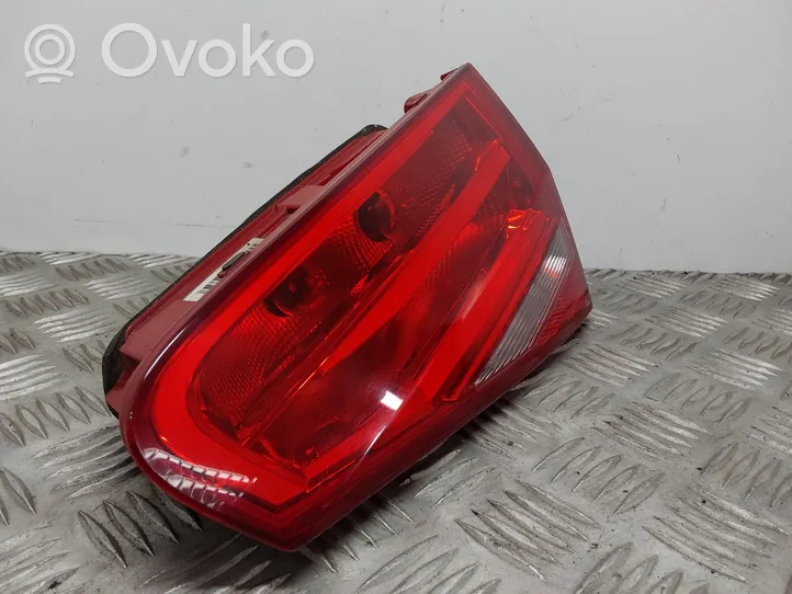 Audi A4 S4 B8 8K Lampy tylnej klapy bagażnika 8K5945094AA