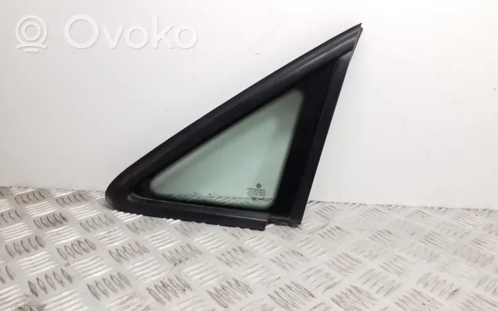 Volkswagen Touran II Front door vent window glass four-door 1T0845411