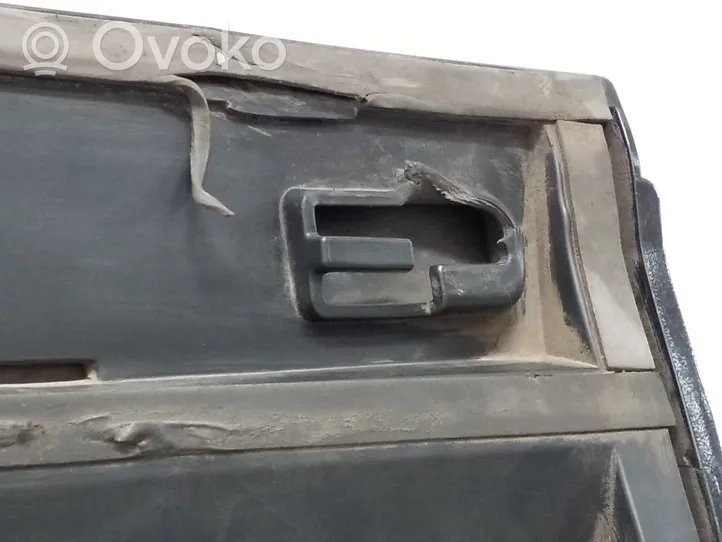 Audi Q5 SQ5 Takaoven lista (muoto) 8R0853969B