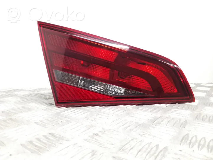 Audi A3 S3 8V Lampy tylnej klapy bagażnika 8V4945093