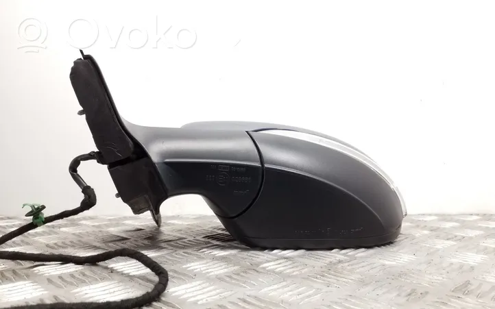 Volkswagen Jetta VI Front door electric wing mirror 