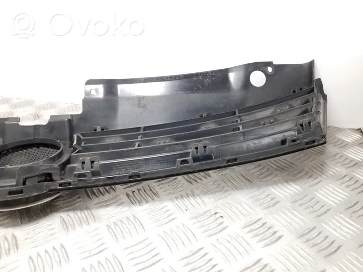 Volkswagen Jetta VI Maskownica / Grill / Atrapa górna chłodnicy 5C6853653