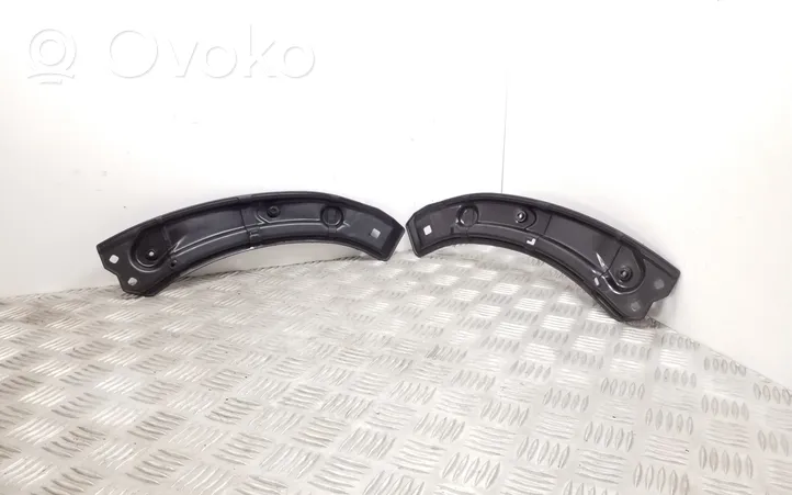 Audi Q3 8U Radiatoru paneļa turētājs (televizora) 8U0805931