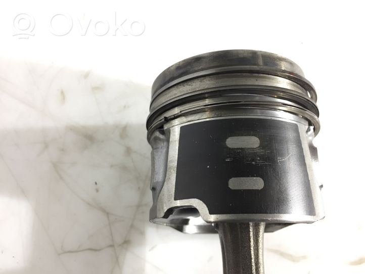 Ford Connect Piston with connecting rod 75L101