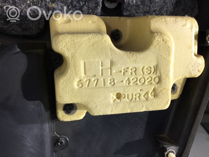 Toyota RAV 4 (XA30) Priekšējo durvju apdare 6771842020