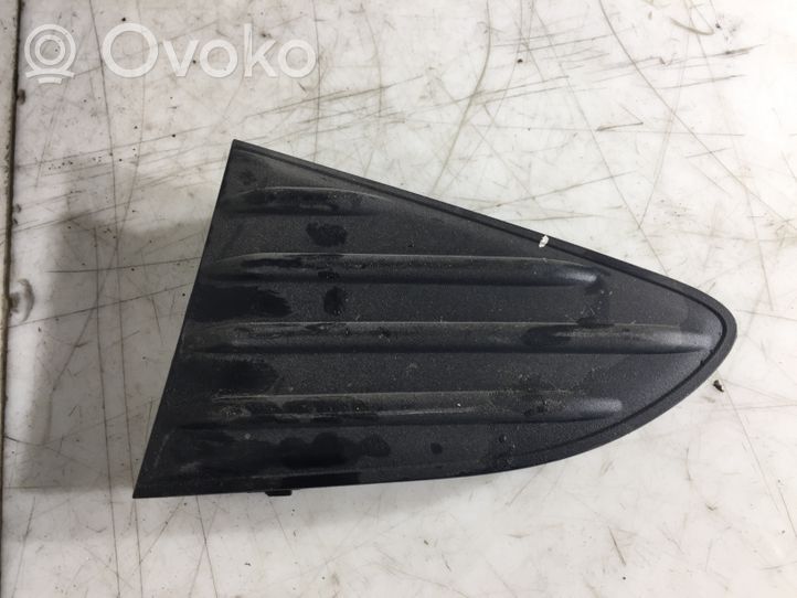 Toyota Yaris Takapuskurin koristemuotolista 526820D010