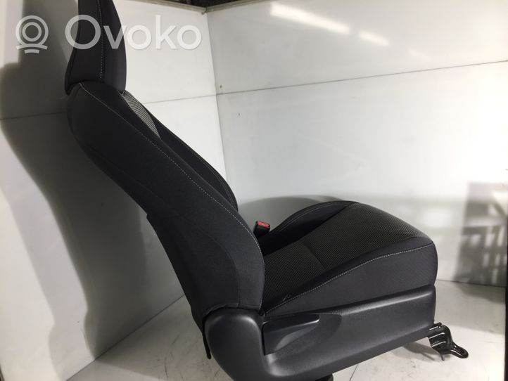 Toyota Yaris Fotel przedni pasażera A166621A6A1R