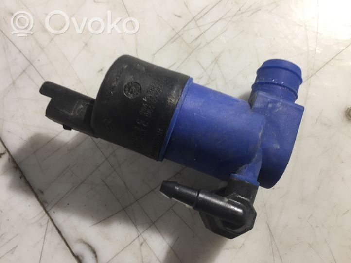 Renault Clio IV Windscreen/windshield washer pump 9641553880