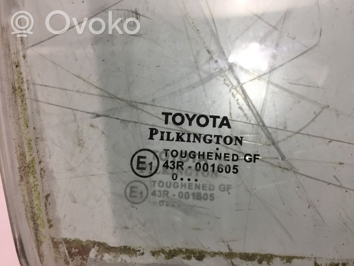 Toyota Avensis T270 Szyba drzwi przednich 43R001605
