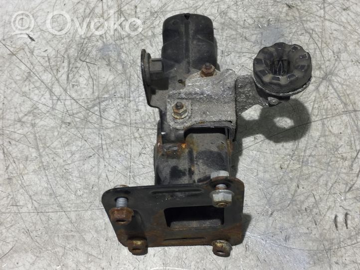 Mercedes-Benz Vito Viano W447 Staffa di rinforzo montaggio del paraurti anteriore A4476200095