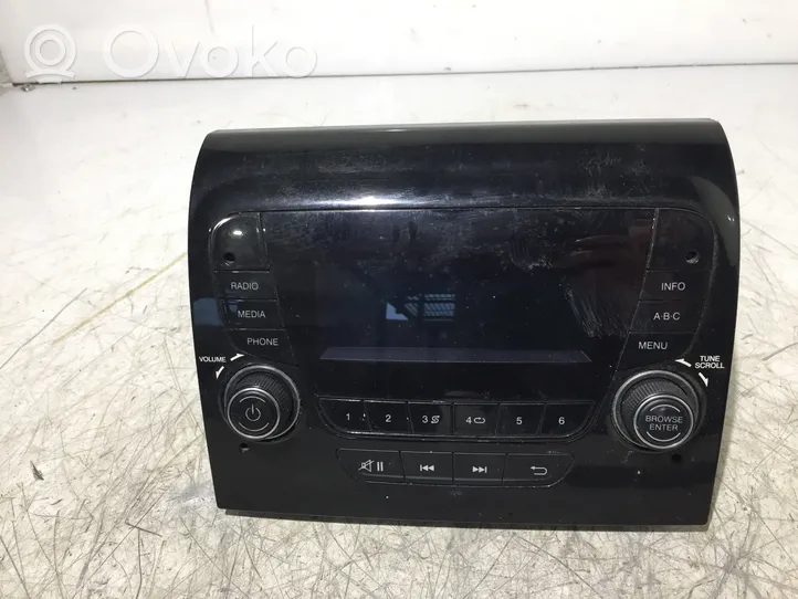 Peugeot Boxer Panel / Radioodtwarzacz CD/DVD/GPS 10R047280