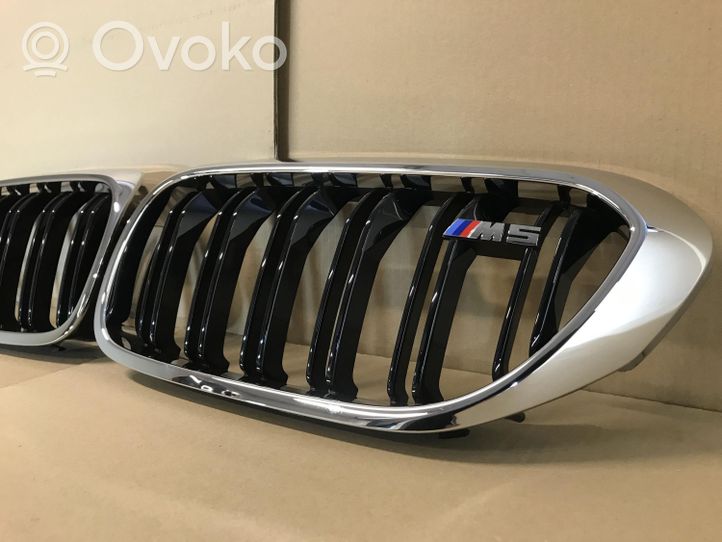 BMW M5 F90 Grotelės viršutinės 8063173 8063174