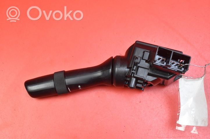 Toyota Avensis Verso Interruttore fari e tergicristallo 17F003LH