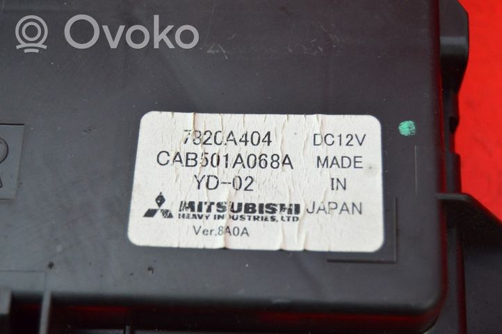 Mitsubishi Lancer VIII Skrzynka przekaźników 7820A404