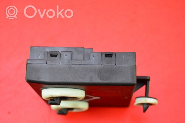 Volkswagen Touareg II Relay mounting block 4H0959795B