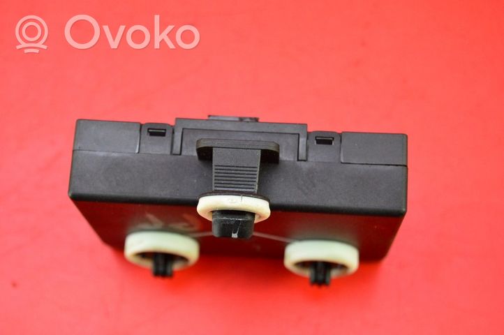 Volkswagen Touareg II Relay mounting block 4H0959795B