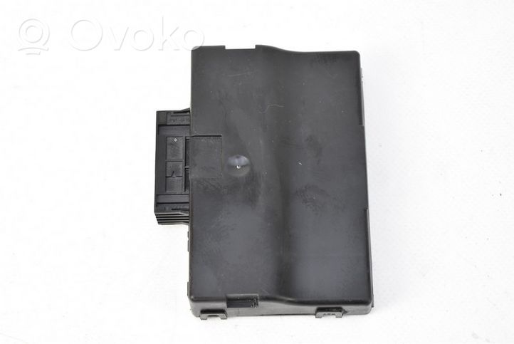 Volkswagen Touareg II Relay mounting block 7P6907530C