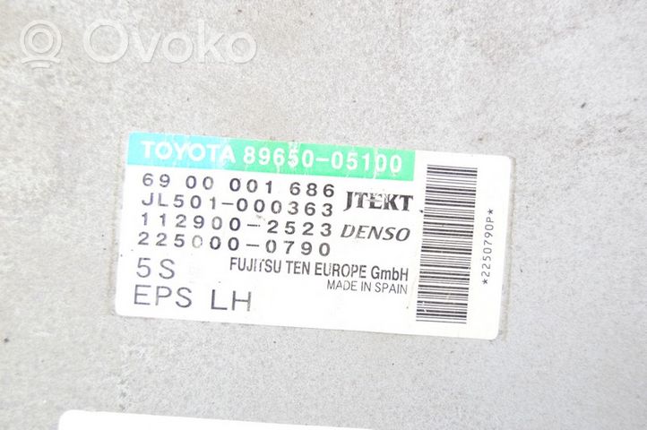 Toyota Avensis T270 Scatola di montaggio relè 89650-05100