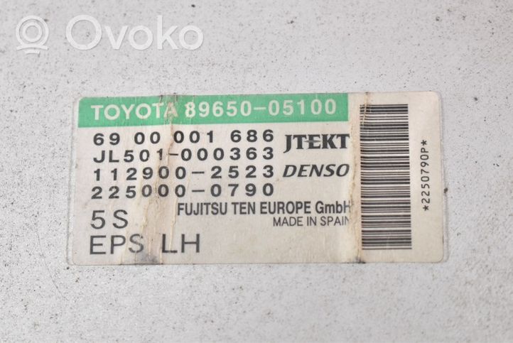 Toyota Avensis T270 Scatola di montaggio relè 89650-05100