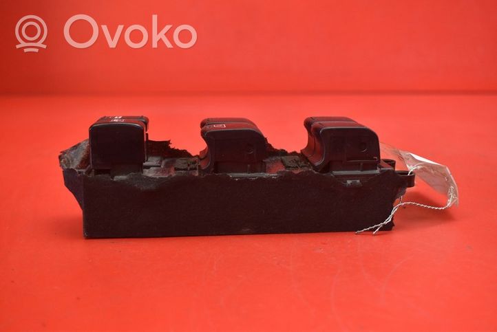 Subaru Outback Electric window control switch 157525