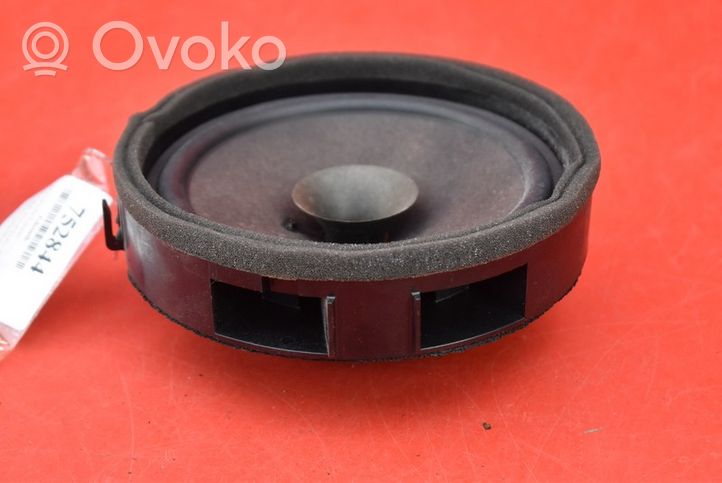 Mitsubishi Lancer VIII Subwoofer-bassokaiutin 8720A017