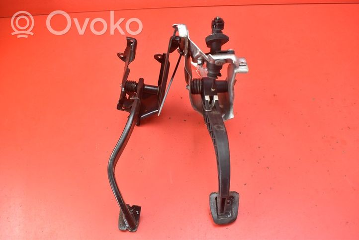 Opel Tigra B Accelerator throttle pedal 13138760