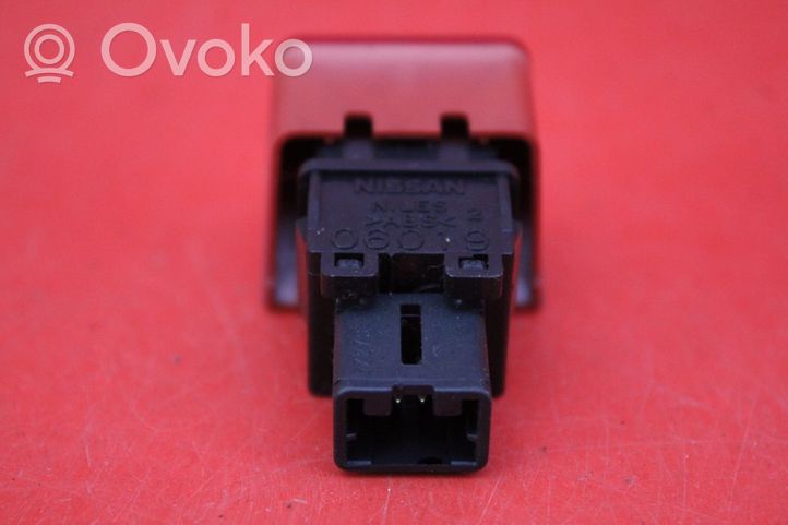 Nissan Micra Hazard light switch 06019