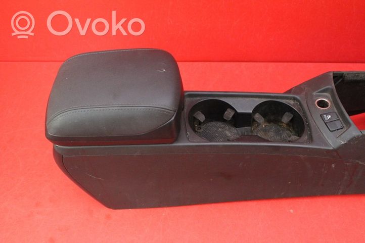 Volvo V50 Center console 8687408