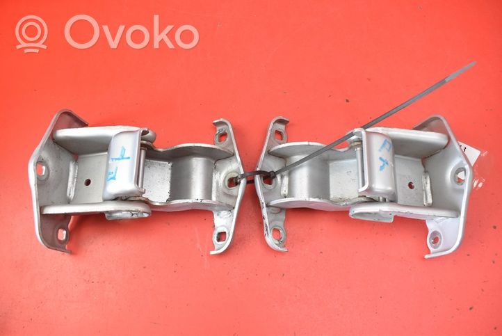 Opel Vivaro Tailgate/trunk/boot hinge 527428C